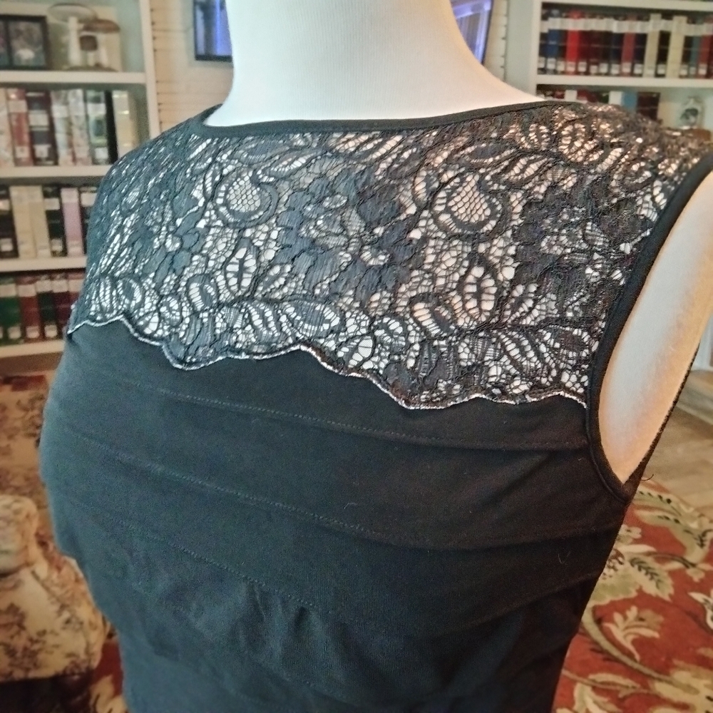 Adrianna Papell Black Cocktail Dress with Lace Detail Size 6